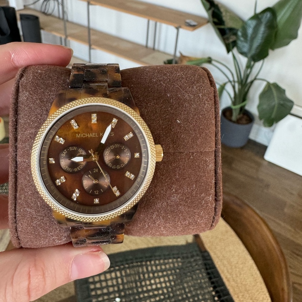 Michael Kors Tortoise Watch - Never Worn - Picture 2 of 5